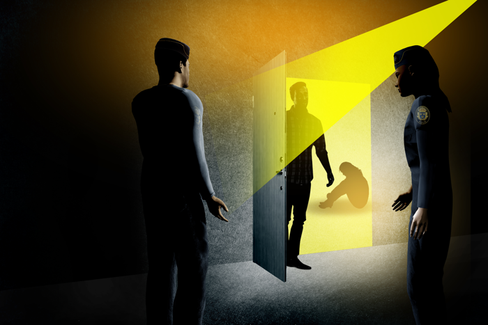 Illustration: två polis står utanför en öppnad ytterdörr där en man visar sig i dörröppningen. Bakom honom på golvet sitter en kvinna med huvudet nedböjt.