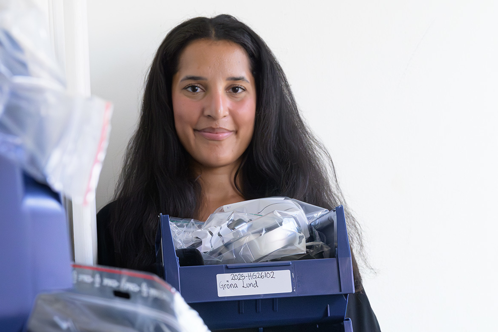 Emily Strömberg Dianda, handläggare på hittegods i Stockholm city. Foto.