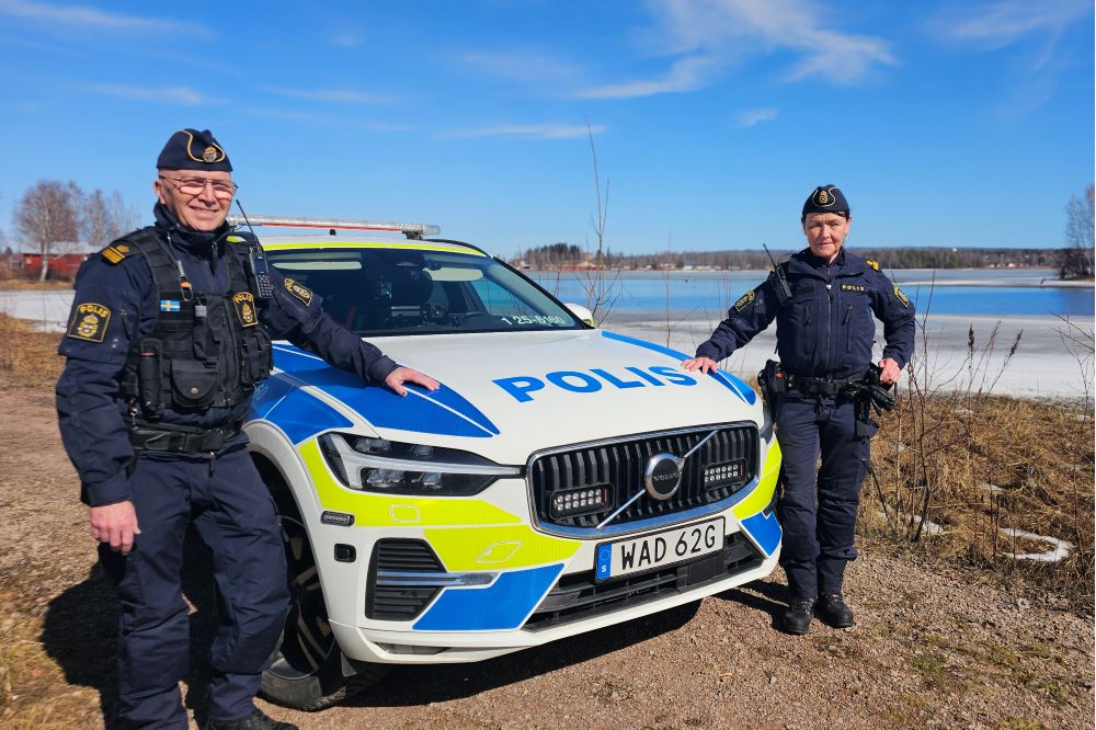 Ove Johansson och Ingegerd Haglind vid Siljans Strand i Mora. Foto.