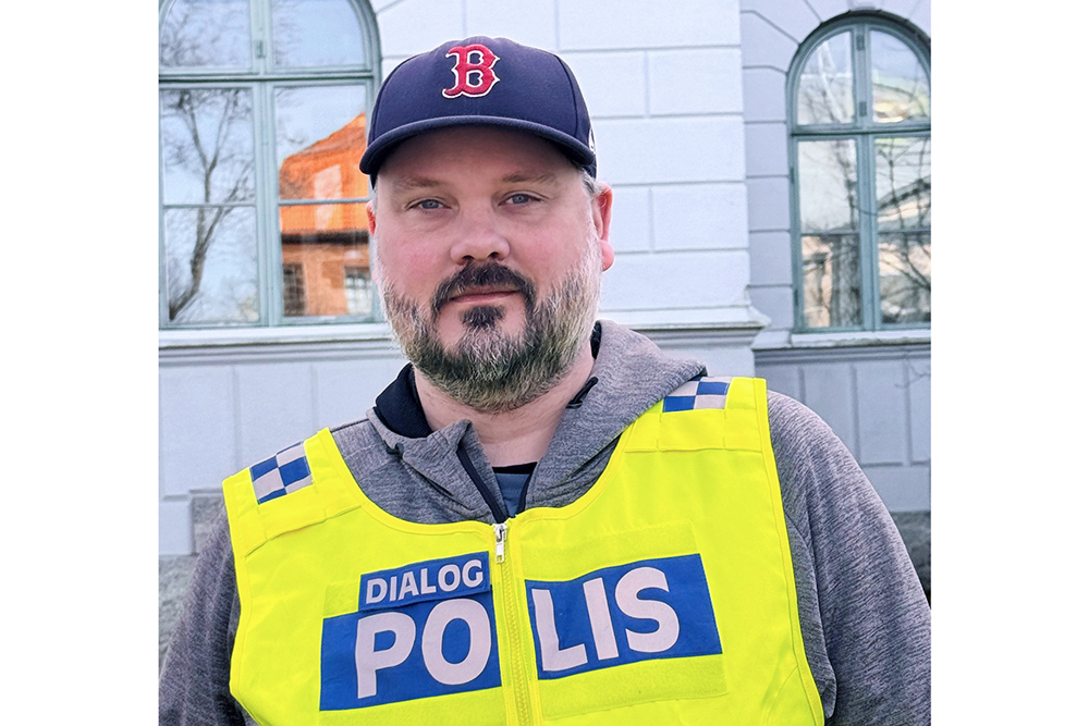 Porträttbild på Anders Viktorsson, som jobbar deltid som dialogpolis i Gävle, region Mitt. Foto.