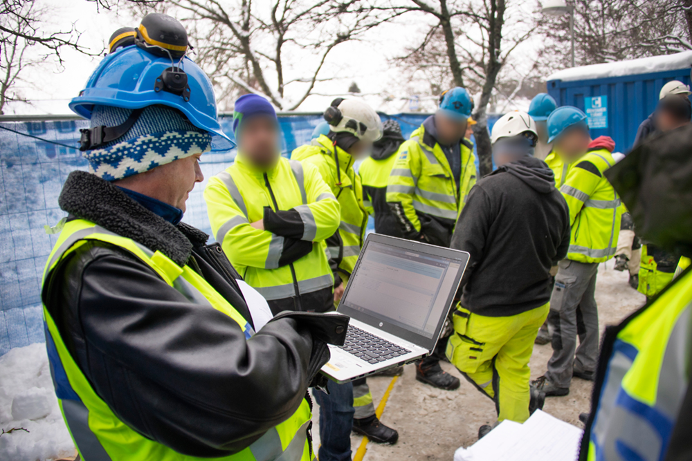 Kontroll på byggarbetsplats.
