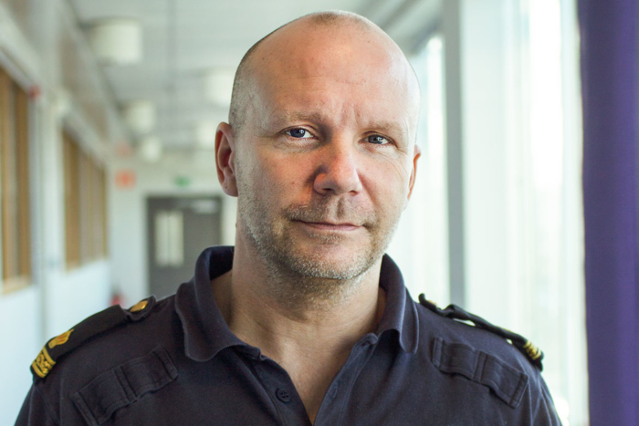 Närbild på Mikael Dahlqvist, larmoperatör.