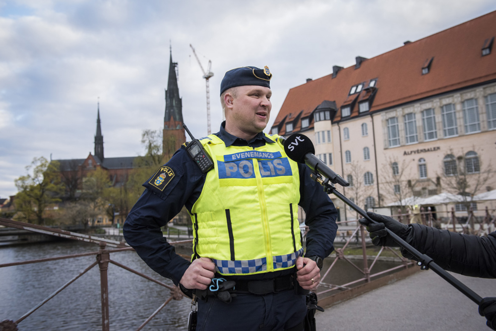 Polis intervjuas i Uppsala