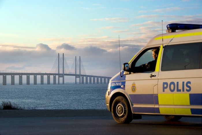 Öresundsbron och en polisbil