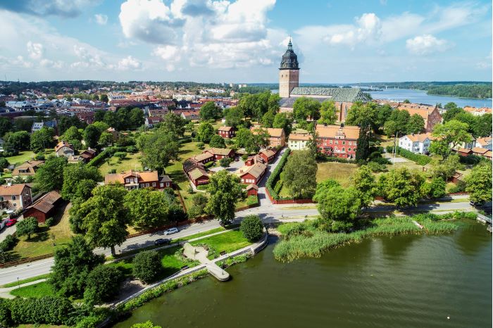 Översikt av Strängnäs med domkyrkan. Foto.