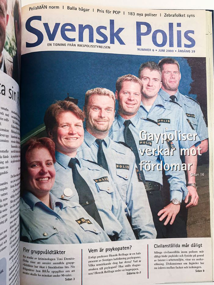Sex gaypoliser på omslaget till tidningen Svensk Polis. Foto.
